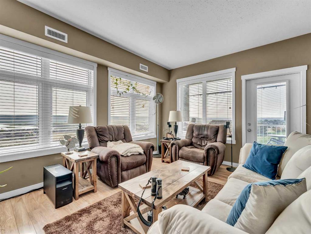 #221 19 Terrace View NE