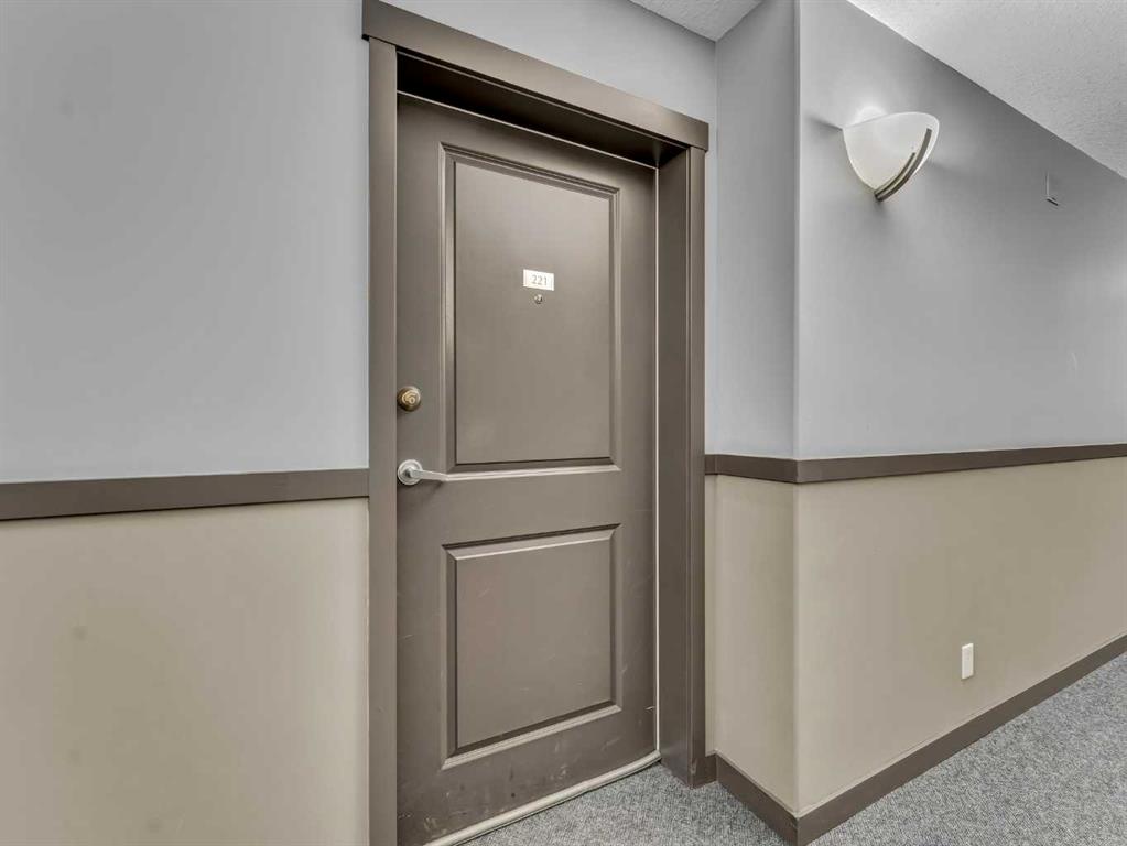 #221 19 Terrace View NE