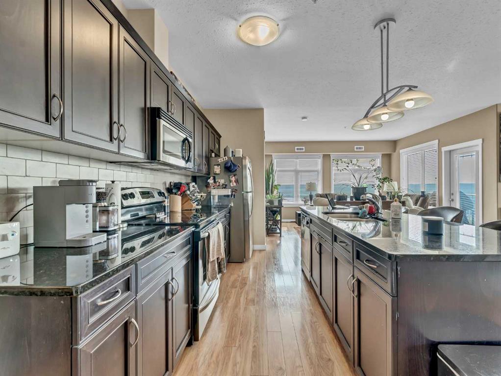 #221 19 Terrace View NE