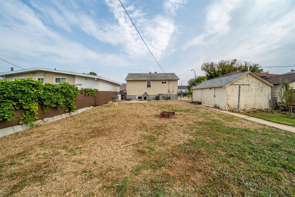 316 2 Street SE