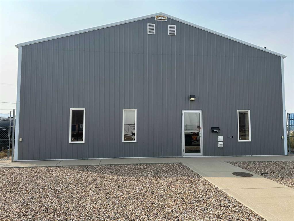 2040 11 Avenue NW, Medicine Hat