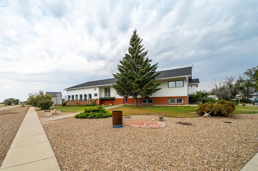 116 6 Avenue W, Empress