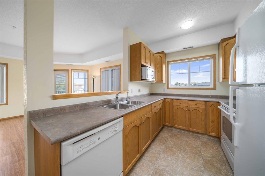 #210 194 Sunrise Circle SW