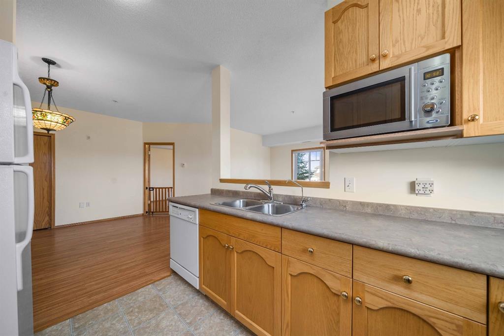 #210 194 Sunrise Circle SW