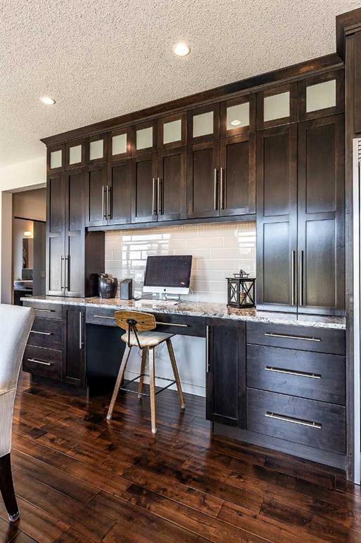 203 Highlands Close 