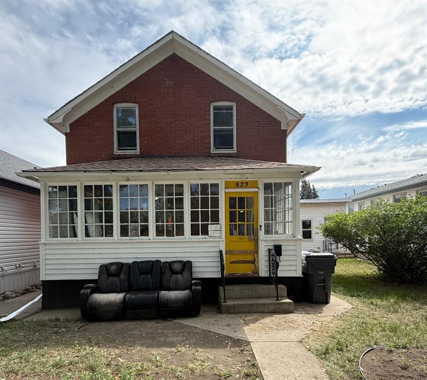 823 4 Street SE, Medicine Hat