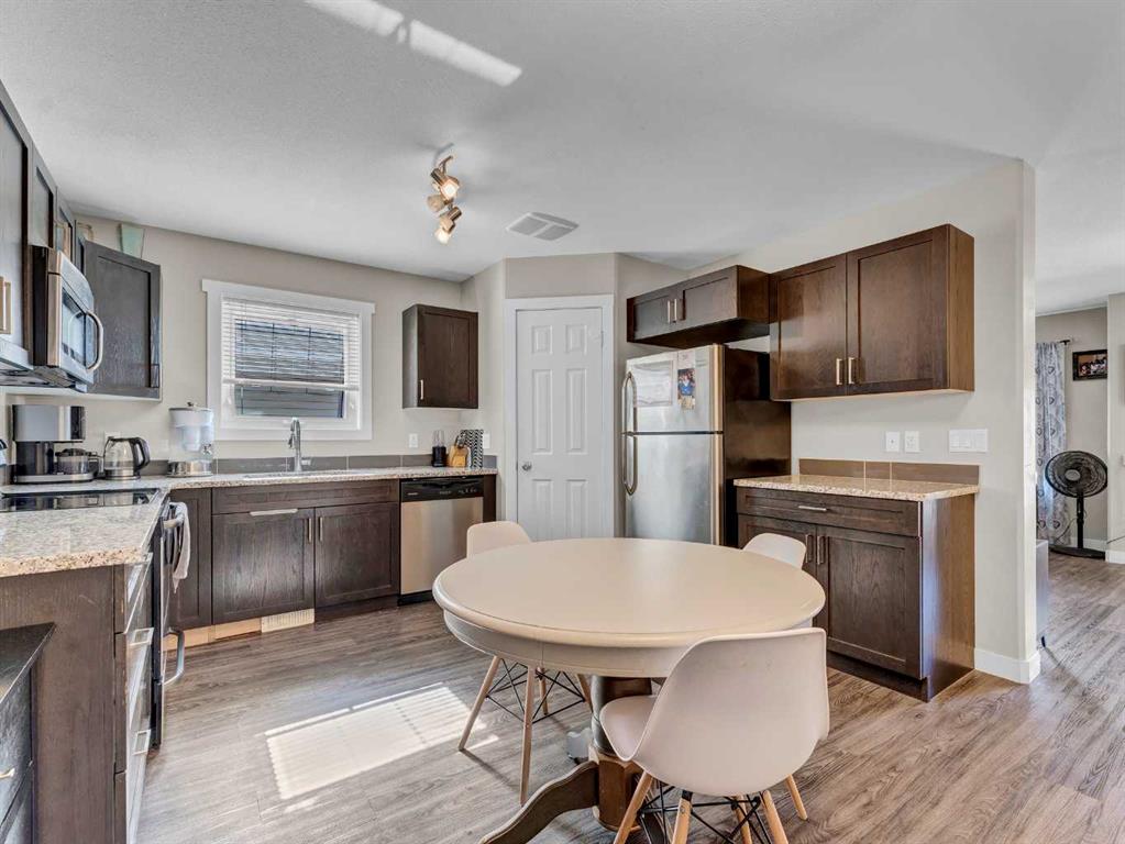 #1-4 206 Ranchview Crescent NE
