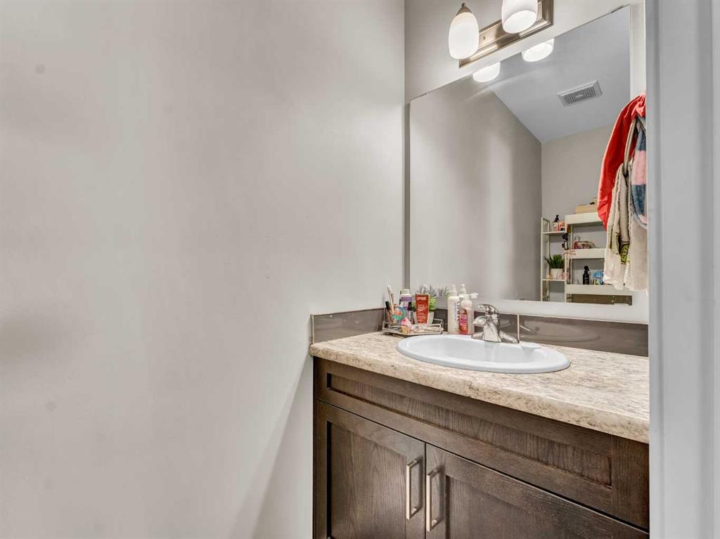 #1-4 206 Ranchview Crescent NE