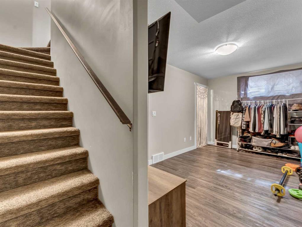 #1-4 206 Ranchview Crescent NE
