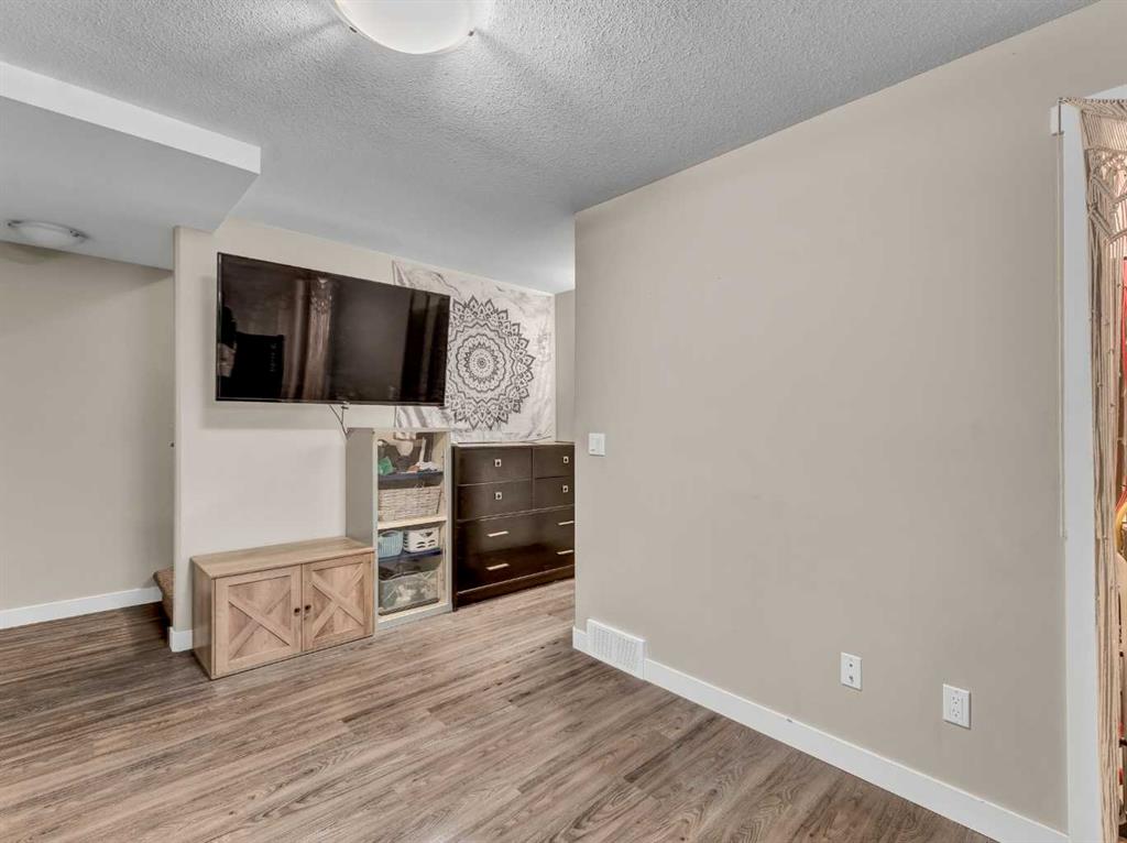 #1-4 206 Ranchview Crescent NE