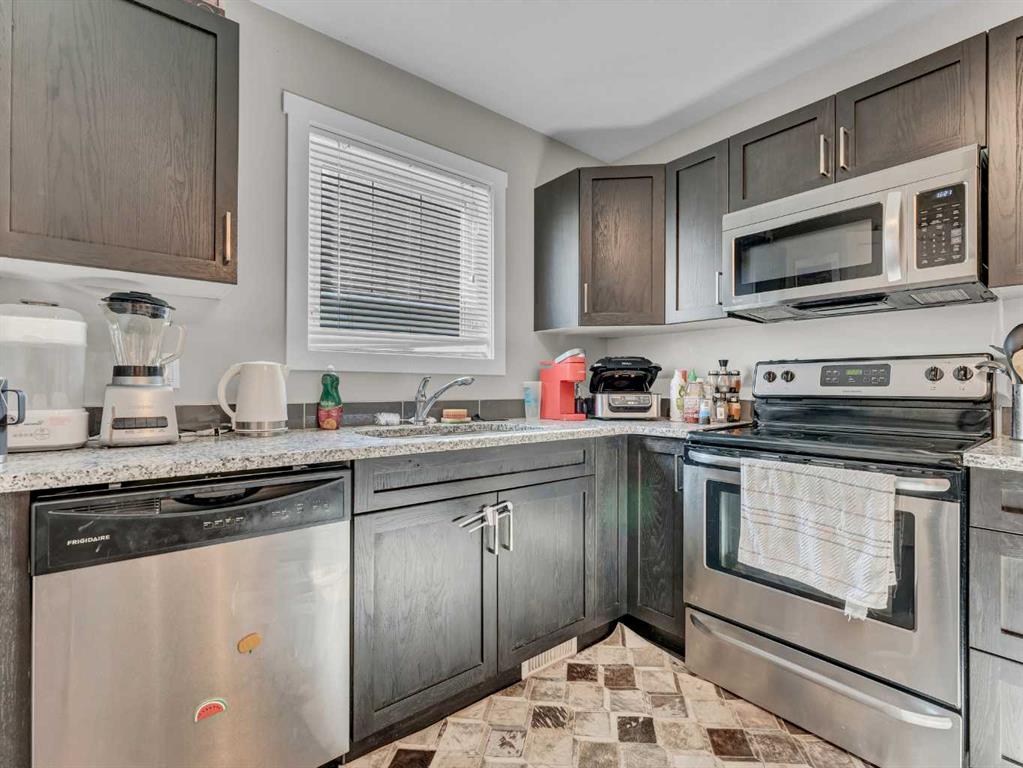 #1-4 206 Ranchview Crescent NE