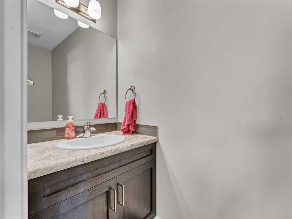 #1-4 206 Ranchview Crescent NE