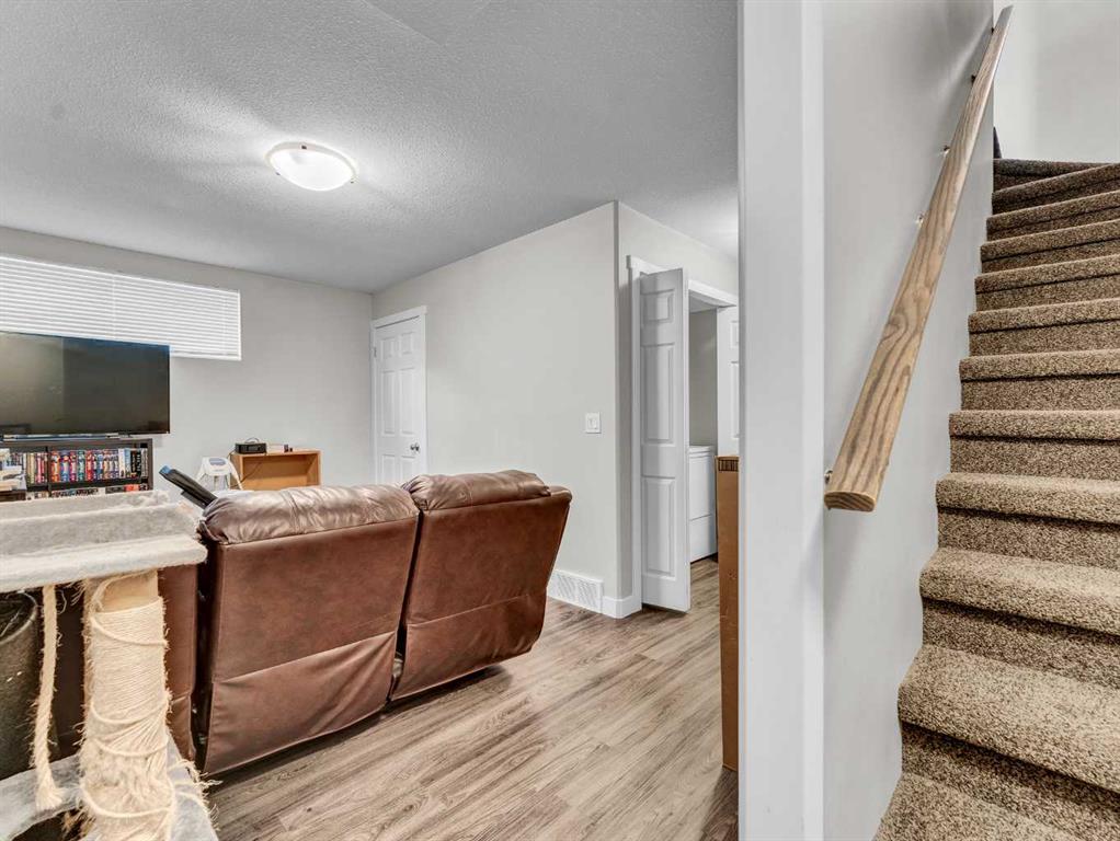 #1-4 206 Ranchview Crescent NE
