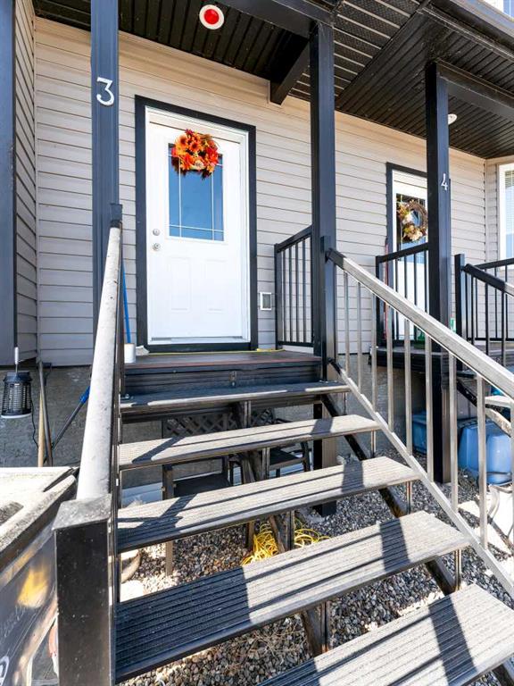 #1-4 206 Ranchview Crescent NE