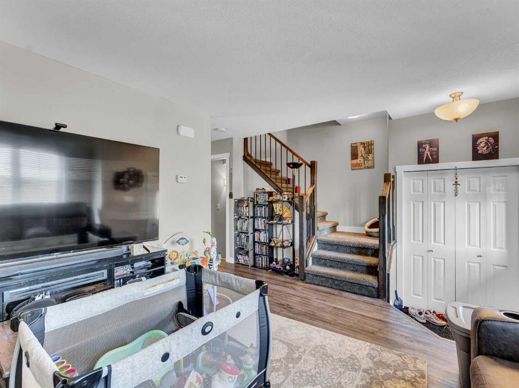 #1-4 206 Ranchview Crescent NE