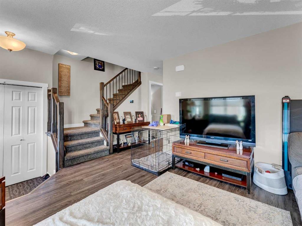 #1-4 206 Ranchview Crescent NE