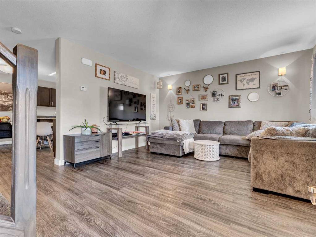 #1-4 206 Ranchview Crescent NE