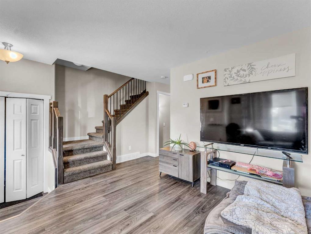 #1-4 206 Ranchview Crescent NE