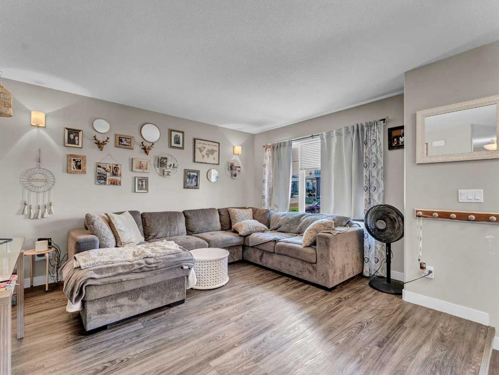 #1-4 206 Ranchview Crescent NE