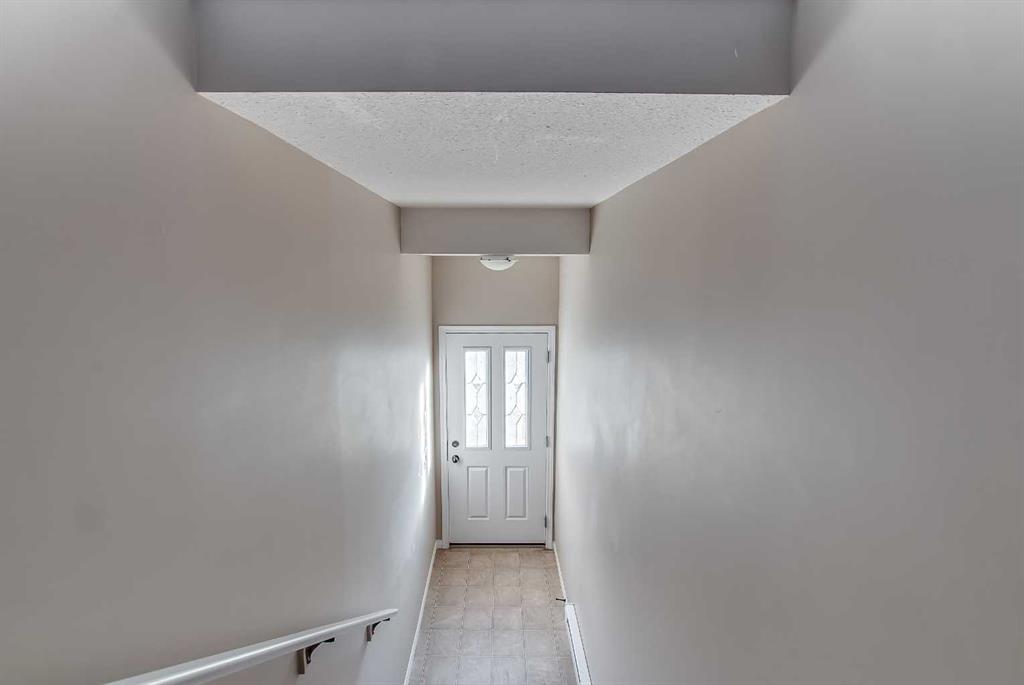 #32 298 Somerset Way SE
