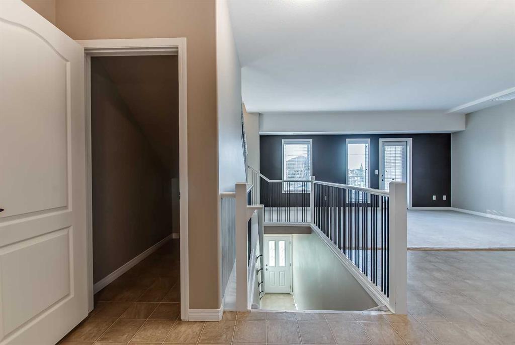 #32 298 Somerset Way SE