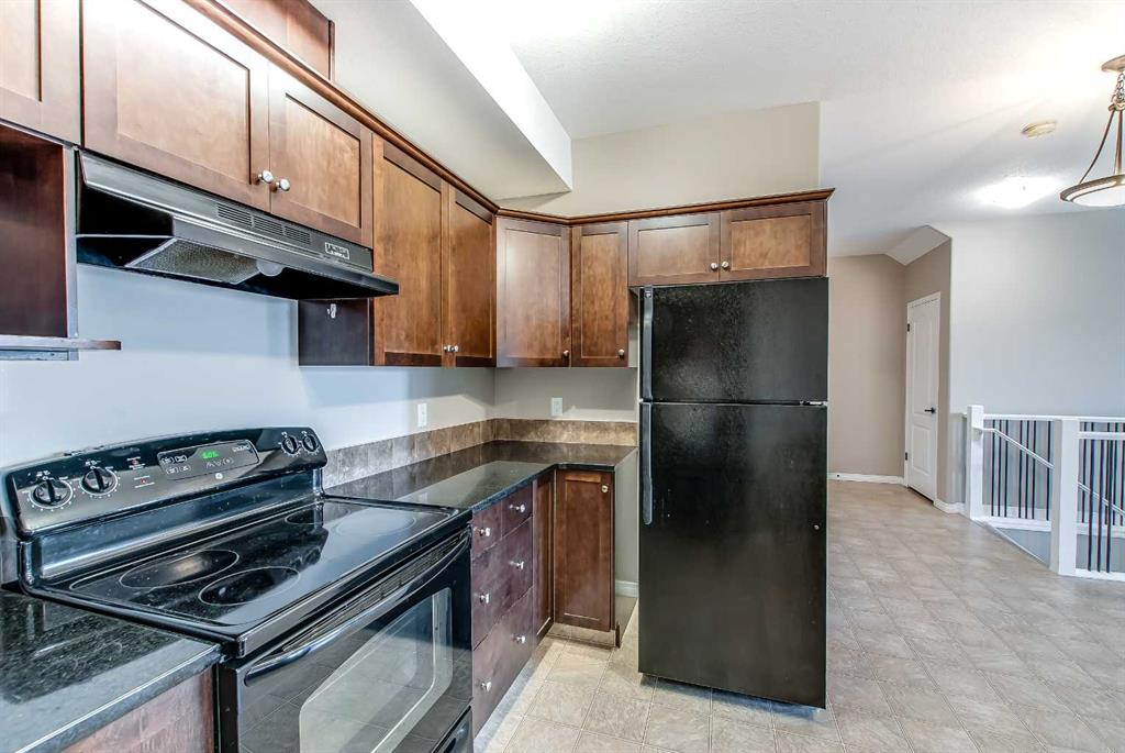 #32 298 Somerset Way SE