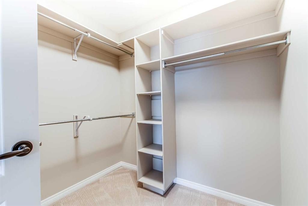 #32 298 Somerset Way SE