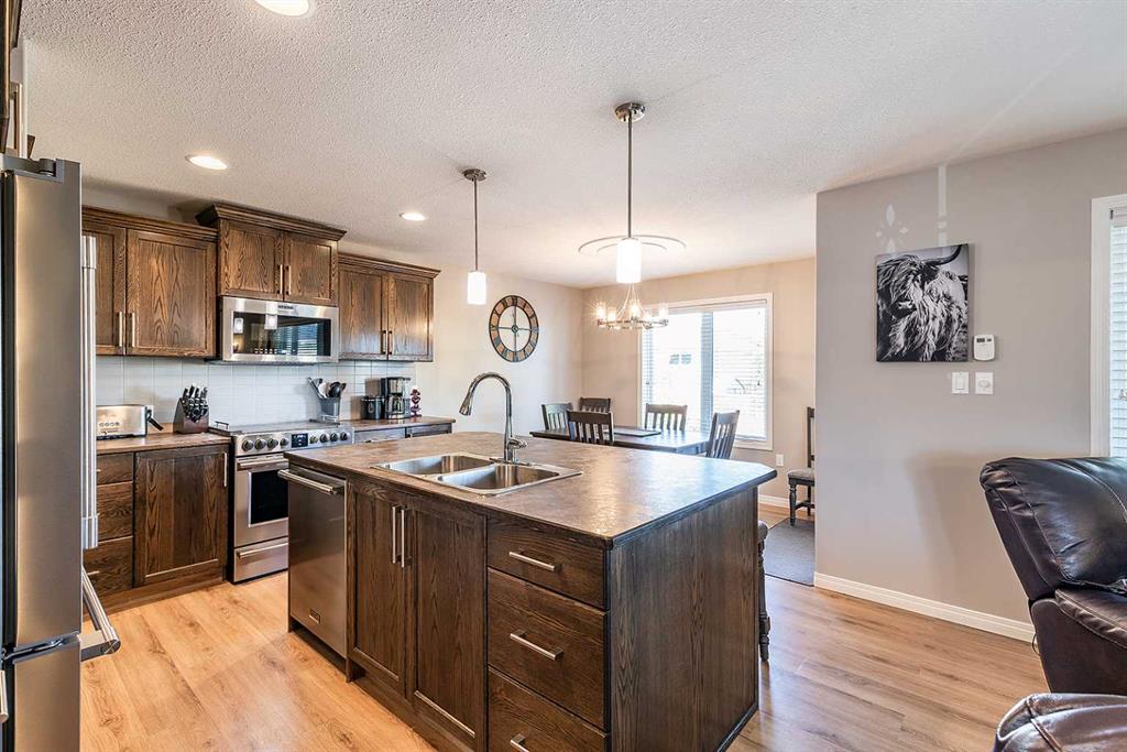 16 Ranchview Way NE