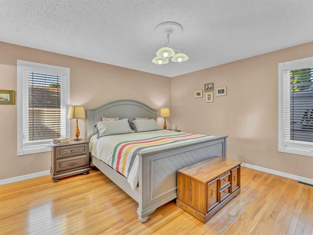 25 East Glen Crescent SE