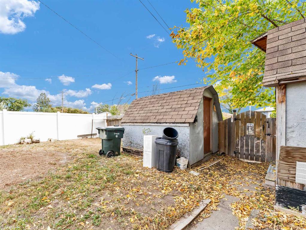 261 4 Street SW