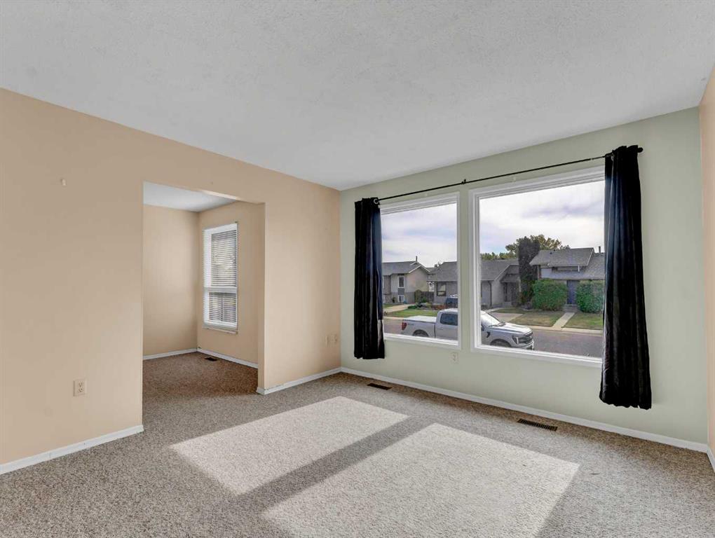 90 Simpson Crescent SE