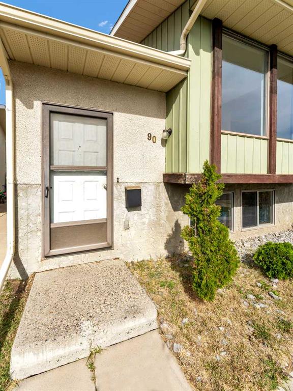 90 Simpson Crescent SE