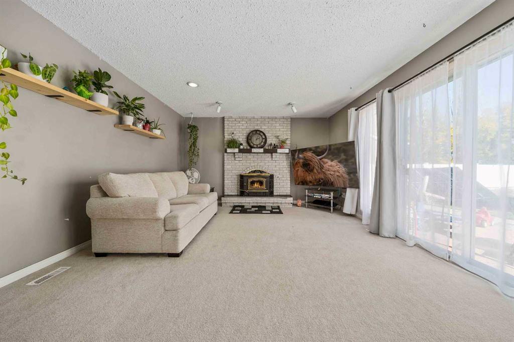 19 Violet Court SE