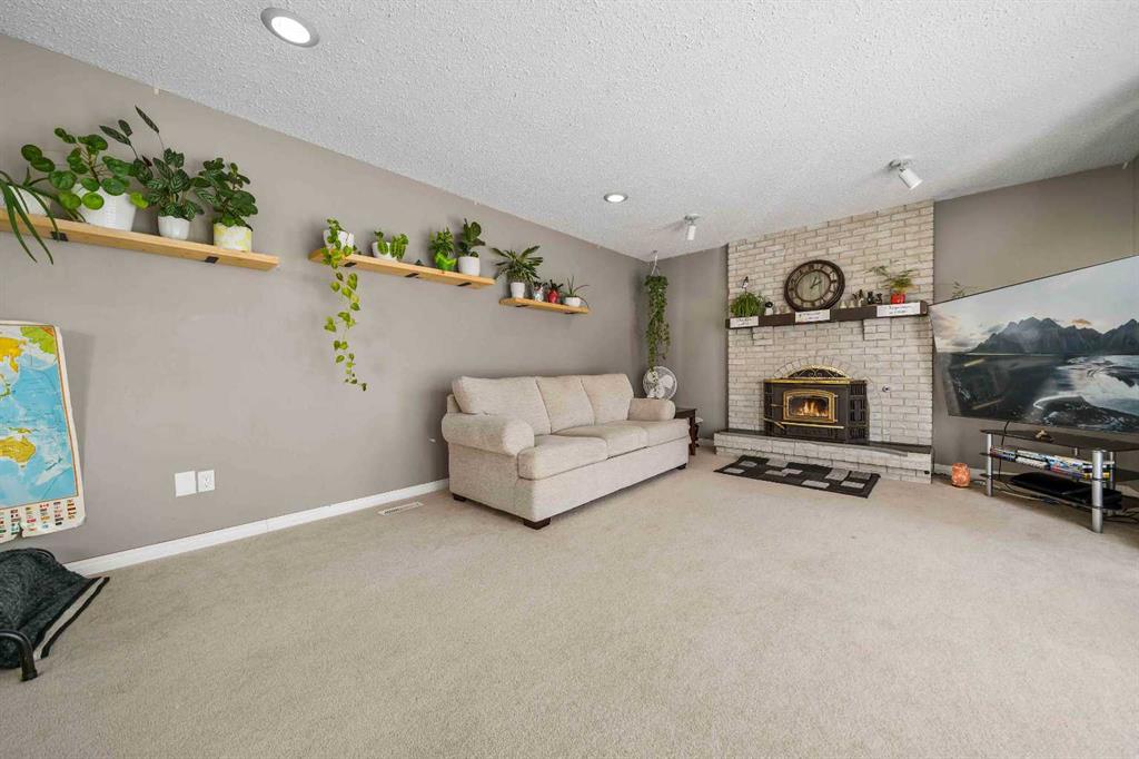 19 Violet Court SE
