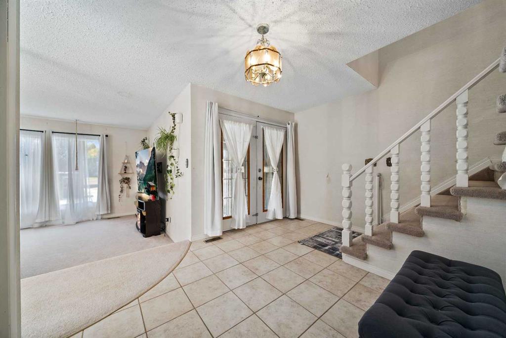 19 Violet Court SE