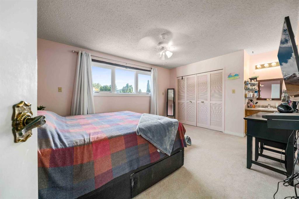 19 Violet Court SE