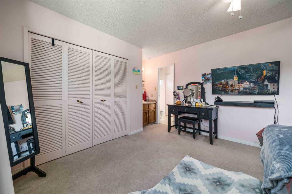 19 Violet Court SE