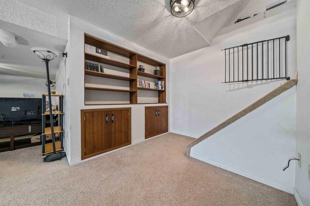 19 Violet Court SE