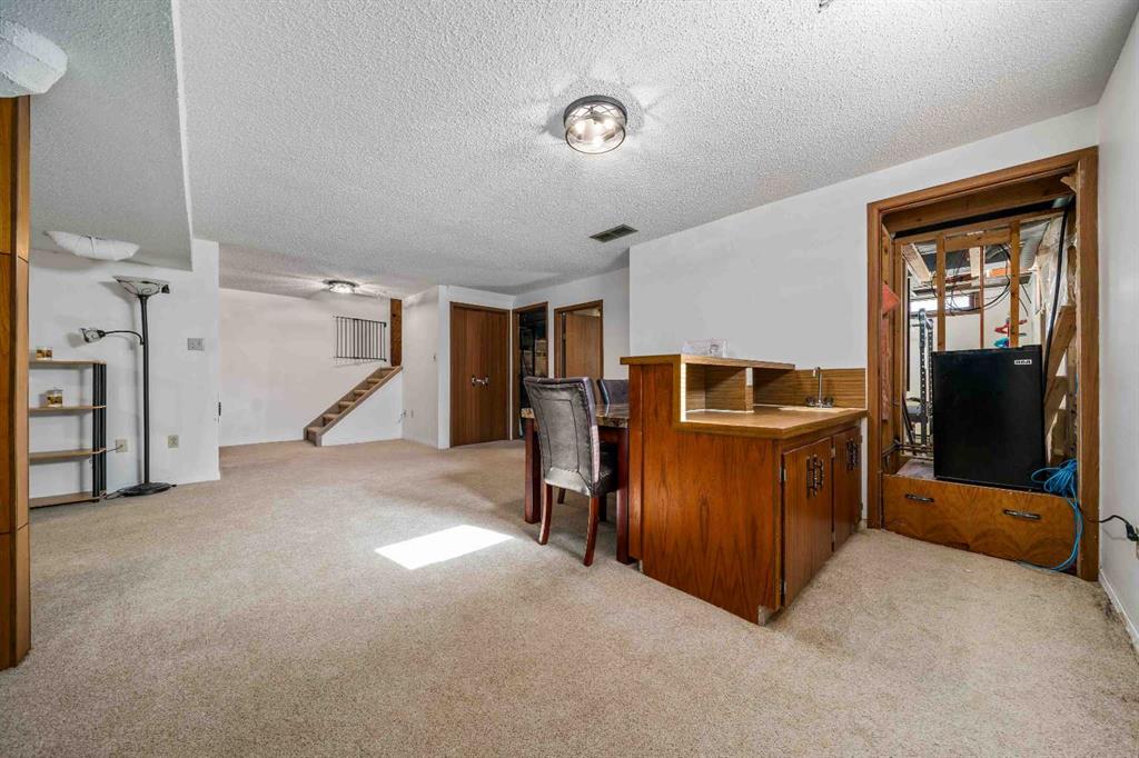 19 Violet Court SE