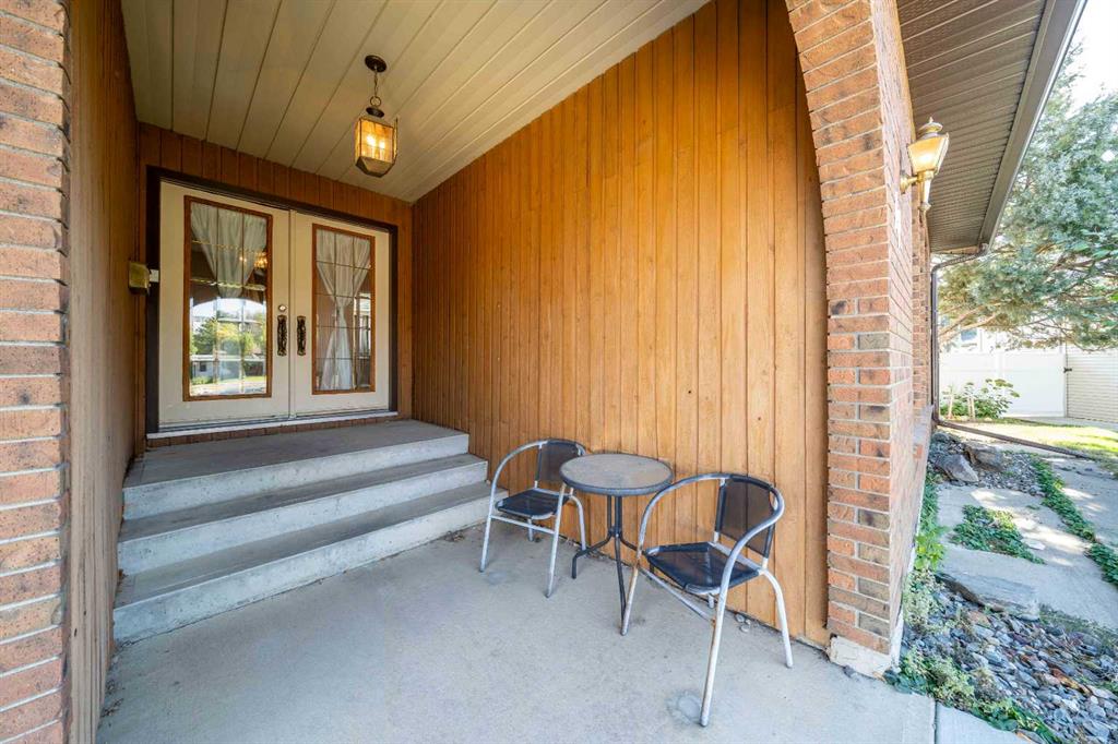 19 Violet Court SE