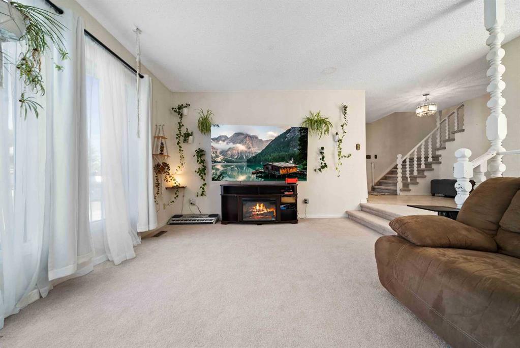 19 Violet Court SE