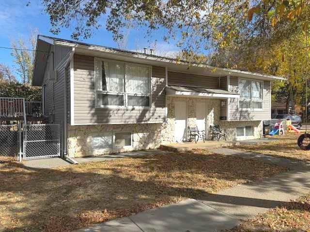 337 & 339 Ash Avenue SE, Medicine Hat