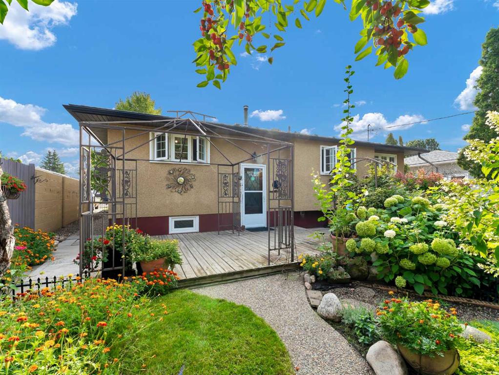 922 Bassett Crescent NW