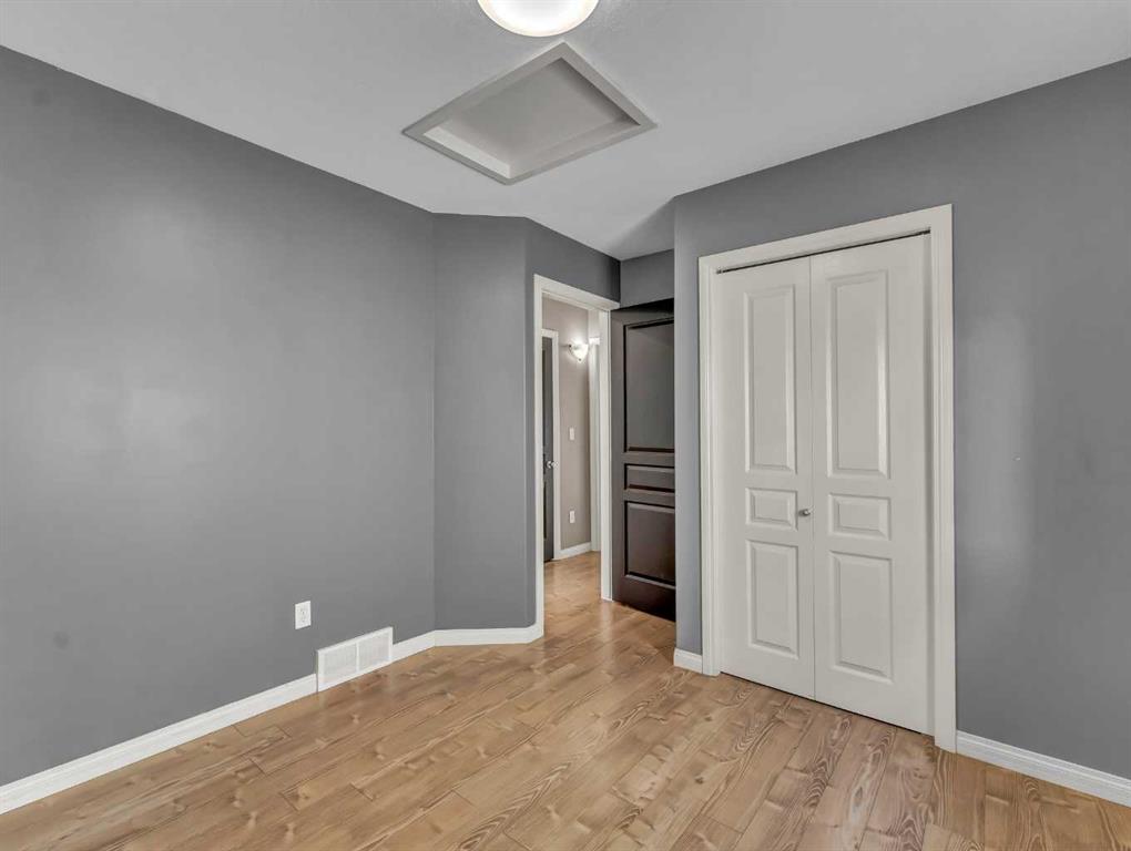 26 Terrace View NE