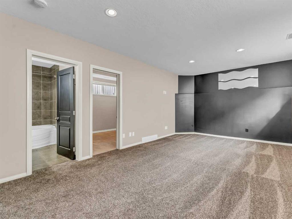 26 Terrace View NE