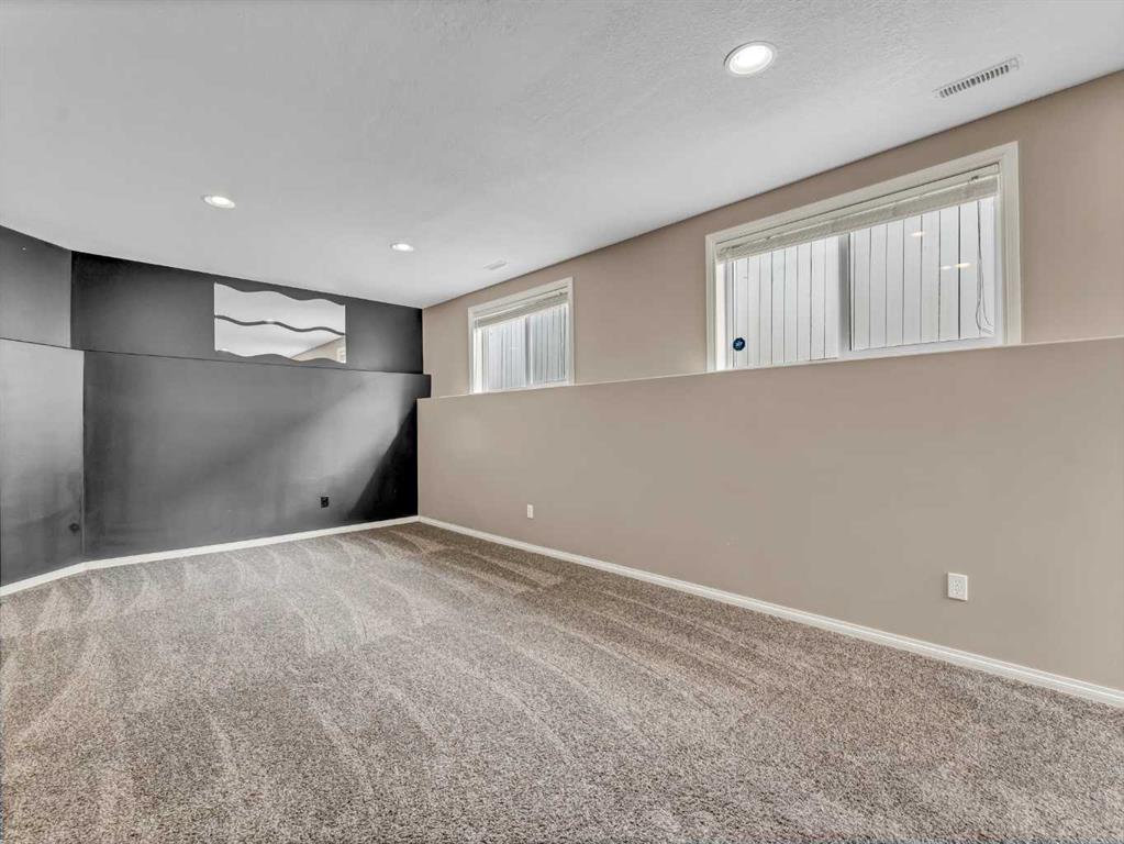 26 Terrace View NE
