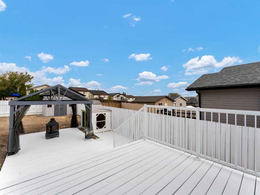 26 Terrace View NE