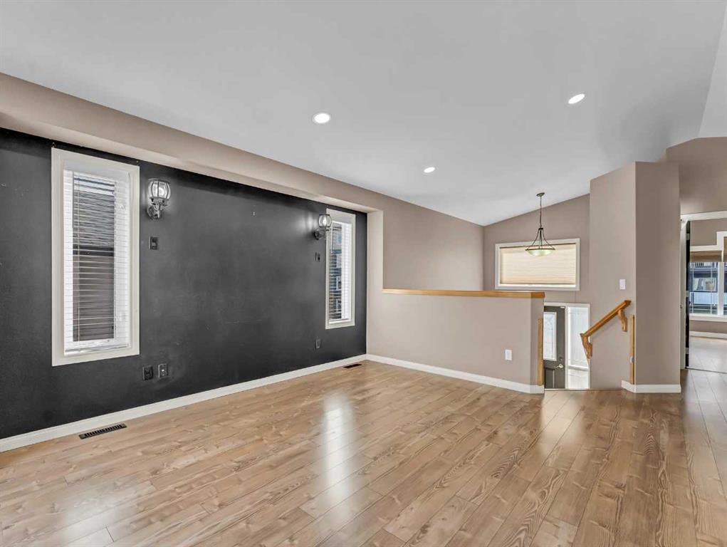 26 Terrace View NE
