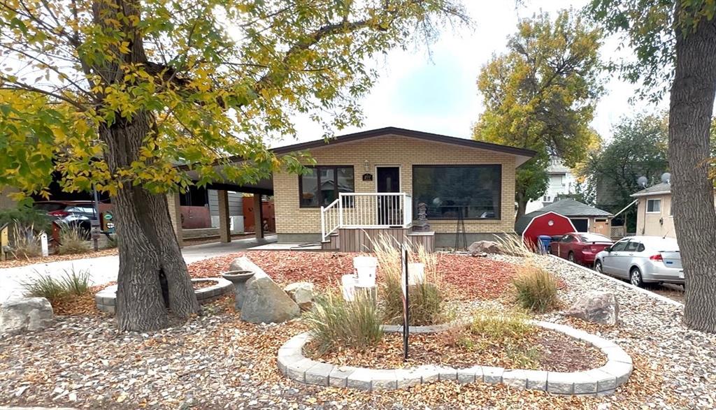 211 3 Street NE, Medicine Hat