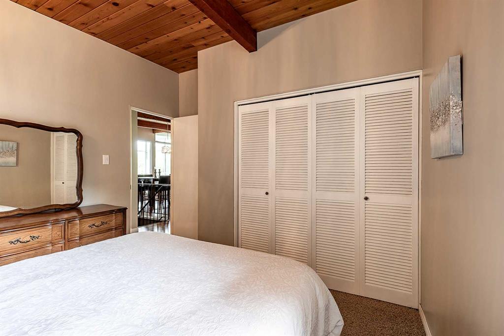 22 Chinook Drive SW